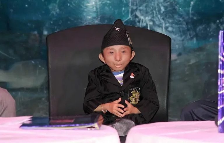 Lhommelepluspetitdumonde800x511