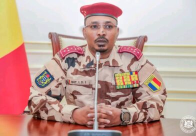Tchad : Le Chef de l&rsquo;État en treillis : le Maréchal Mahamat Idriss Deby Itno brandit  la menace d&rsquo;une riposte militaire après une attaque  de drone soudanaise.