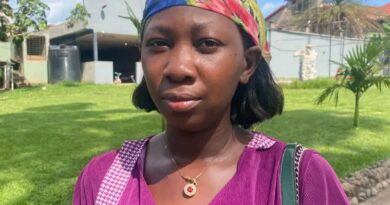 Cameroun : après sa prière virale lors de la visite du Pape, une jeune diplômée décroche un emploi en quelques jours