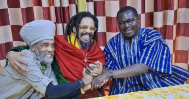 Burkina Faso:   SNC 2026: Le ministre de la Culture reçoit Rohan Marley, fils de la légende Bob Marley à  Bobo-Dioulasso