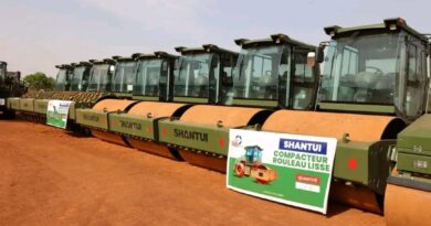 Burkina Faso : Le Capitaine Ibrahim TRAORÉ dote Faso Mêbo d&rsquo;engins et de véhicules  pour muscler les chantiers
