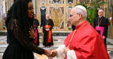 Vatican : Amina Priscille Longoh présente ses lettres de créance au pape Léon XIV Vatican : Amina Priscille Longoh présente ses lettres de créance au pape Léon XIV