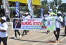 Cameroun : le mouvement « Je Suis Samuel Eto’o Fils » marque les esprits lors du défilé du 1er Mai.