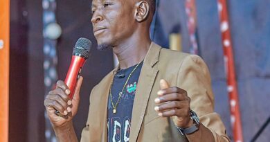 Cameroun : Comédien, réalisateur, monteur : Petit Patron, l’humoriste aux multiples talents qui vise désormais les grandes scènes d’Afrique Cameroun : Comédien, réalisateur, monteur : Petit Patron, l’humoriste aux multiples talents qui vise désormais les grandes scènes d’Afrique