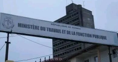 Guinée: Après la radiation de 6 678 agents, l’État recrute 20 000 nouveaux fonctionnaires Guinée: Après la radiation de 6 678 agents, l’État recrute 20 000 nouveaux fonctionnaires