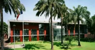 Mali:  l’ambassade de France à Bamako réduira ses effectifs à 28 agents en septembre