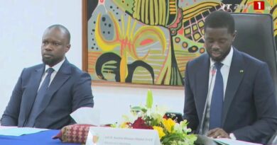 Sénégal : majorité présidentielle et anciens alliés s’affrontent par réformes interposées Sénégal : majorité présidentielle et anciens alliés s’affrontent par réformes interposées