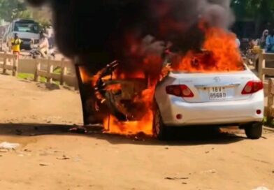 Tchad : une Toyota Corolla en proie aux flammes à N&rsquo;Djari, près de l&rsquo;hôpital de la Renaissance