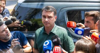 Brésil : Flavio Bolsonaro affirme depuis les États-Unis être le « véritable président »